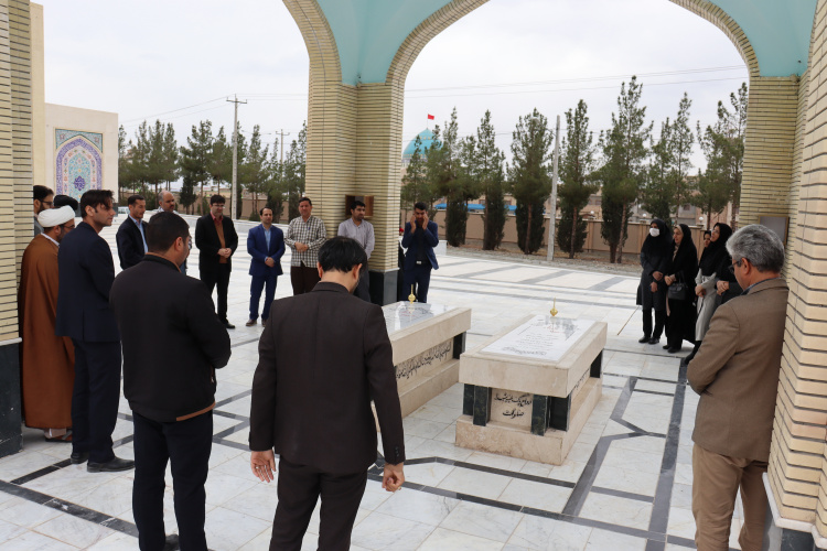 برگزاری مراسم غبارروبی مزار شهدای گمنام دانشگاه صنعتی بیرجند به مناسبت گرامیداشت روز شهدا