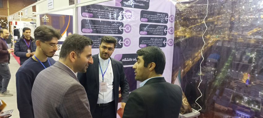 بازدید مدیرکل پشتیبانی فرهنگی و اجتماعی وزارت علوم تحقیقات و فناوری از غرفه دانشگاه در شانزدهمین جشنواره بین‌المللی  حرکت