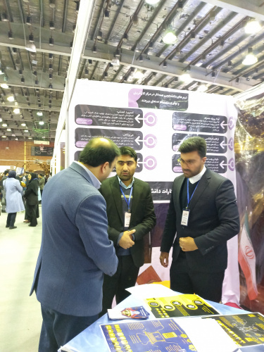 بازدید مدیرکل سیاست‌گذاری فرهنگی و اجتماعی وزارت علوم، تحقیقات و فناوری از غرفه دانشگاه صنعتی بیرجند در شانزدهمین جشنواره بین‌المللی حرکت